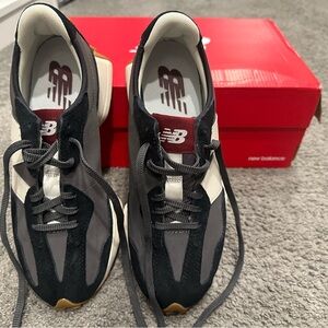 New Balance 327 Women’s Sneakers